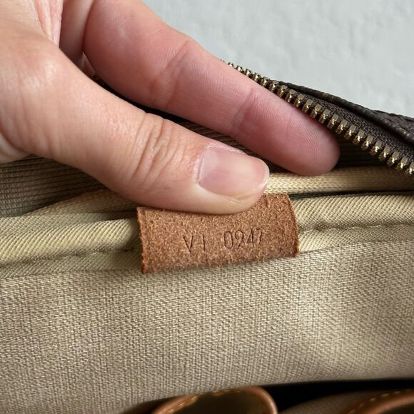 LOUIS VUITTON Monogram Deauville Handbag - Picture 9 of 15